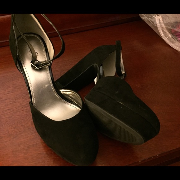 Pumps - Picture 2 of 4